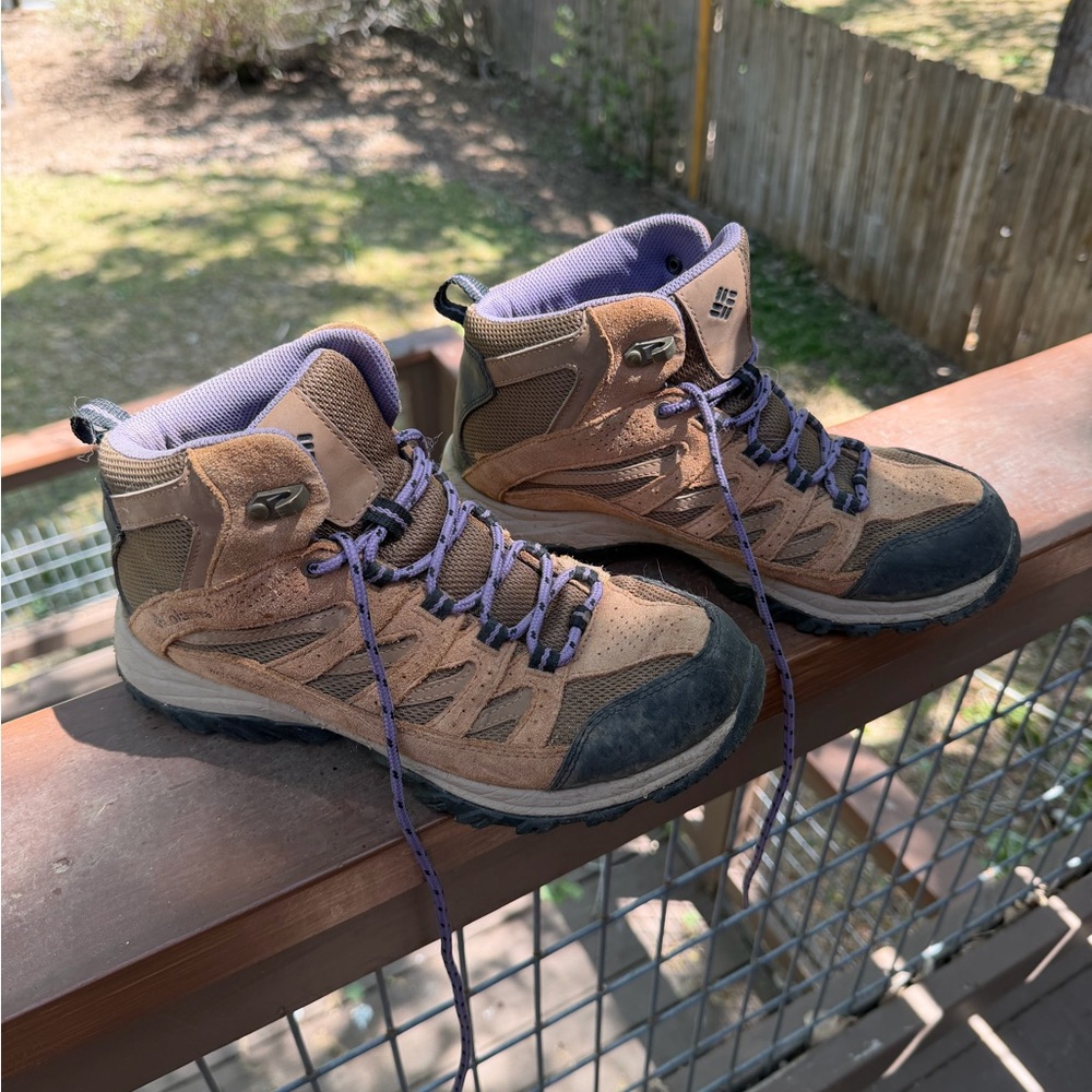 Women’s Columbia Waterproof Hiking Boots Size 9